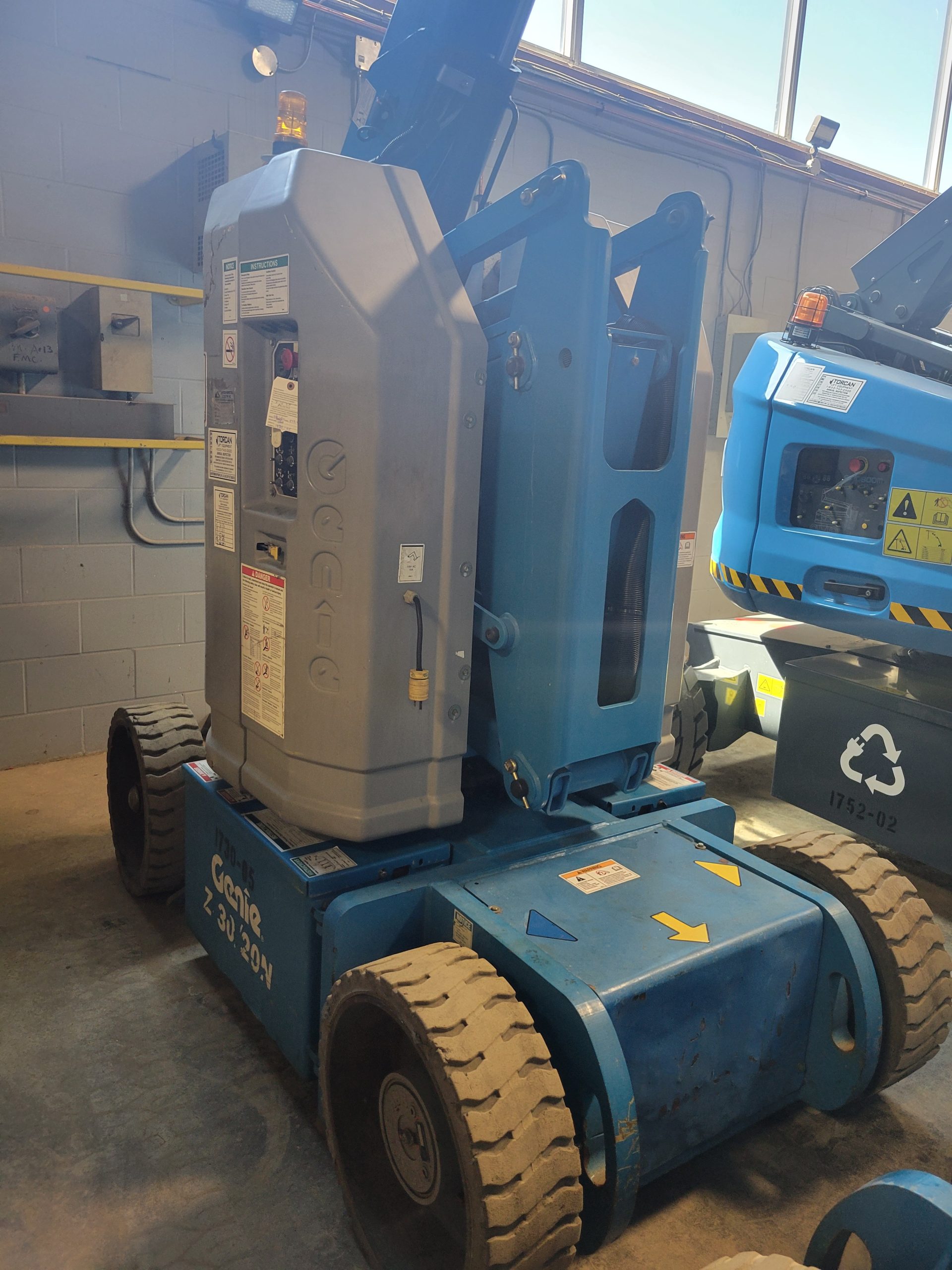 2011 GENIE Z30/20N, 30′ ELECTRIC ARTIULATING BOOM LIFT, 30′ PLATOFORM HEIGHT , 48″ WIDTH, 
